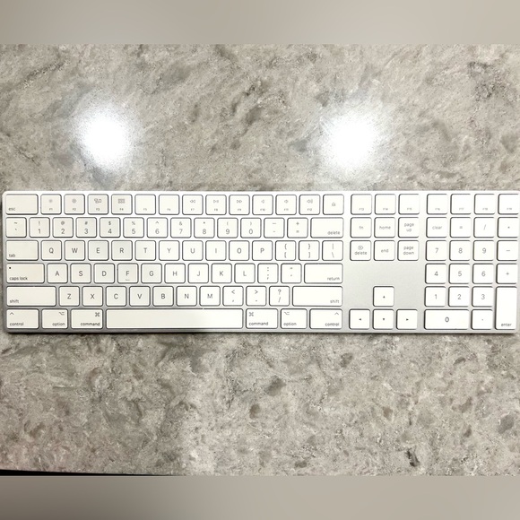 Apple Magic Keyboard with Numeric Keypad - Picture 5 of 10